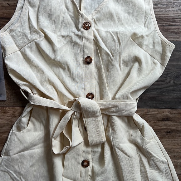 Shein Adorable Cream Romper - new with bag - Picture 3 of 6